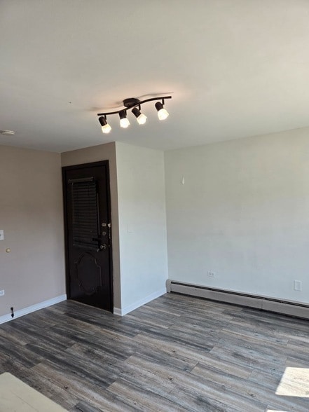 Building Photo - 8758 W Berwyn Ave