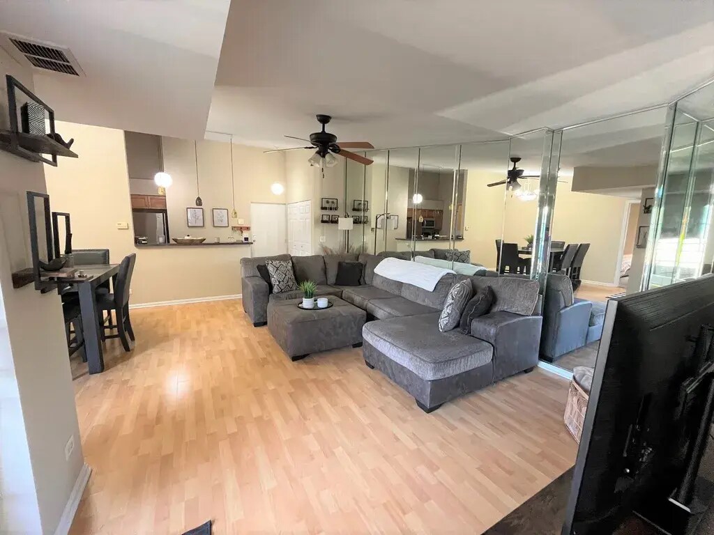 Building Photo - 728 N Gary Ave