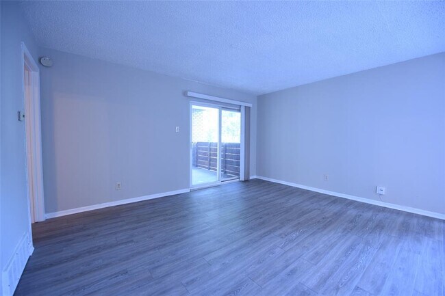 Building Photo - 2833 Kings Rd