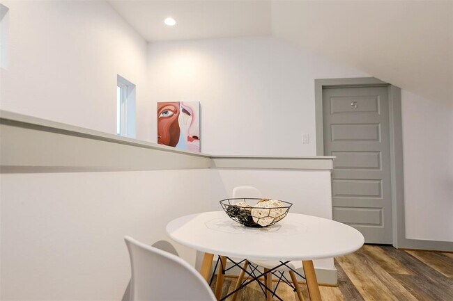 Building Photo - 4303 Chester St