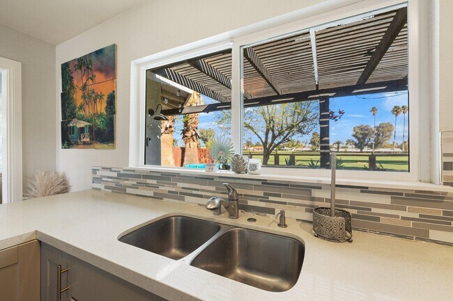 Building Photo - 77590 California Dr