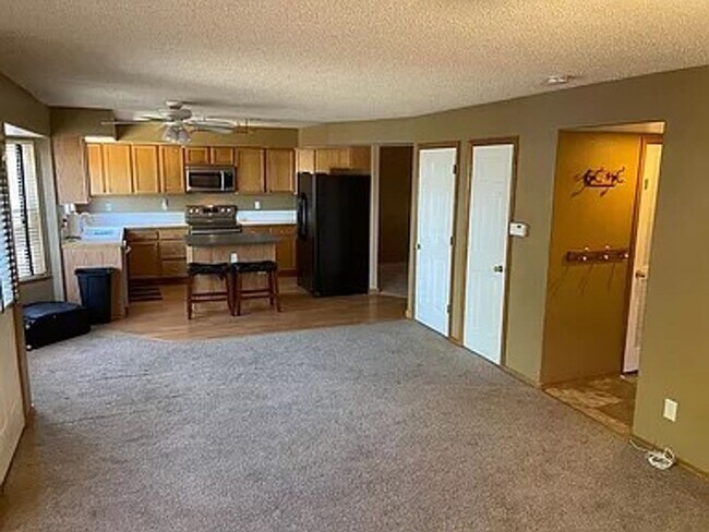 Building Photo - 6055 Whetstone Dr