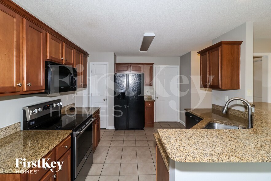 Building Photo - 100 Misty Hill Cove