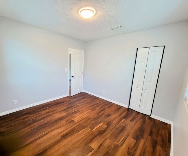 Building Photo - Perfect 3-Bedroom 1-Bath Rental Home North...