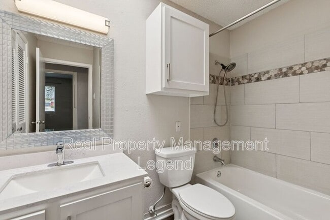 Building Photo - 6646 E Lovers Ln