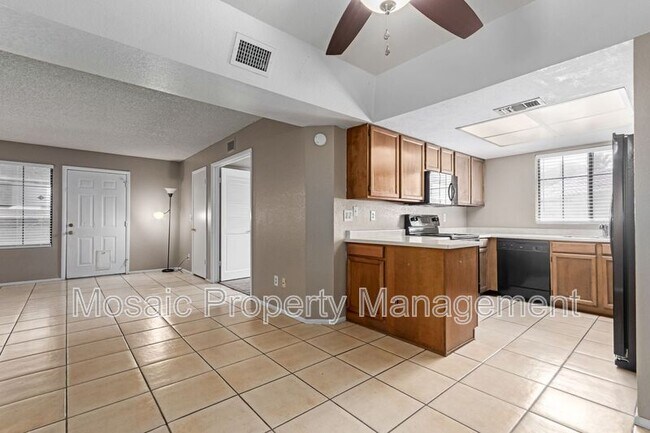 Building Photo - 700 E Mesquite Cir