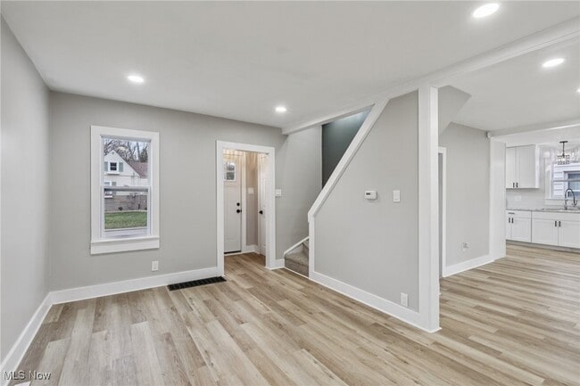 Building Photo - 133 N Pearl St