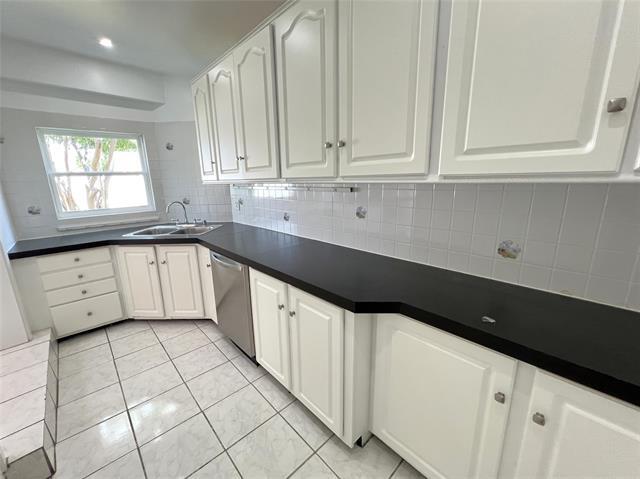 Building Photo - 2805 Meadow Park Dr