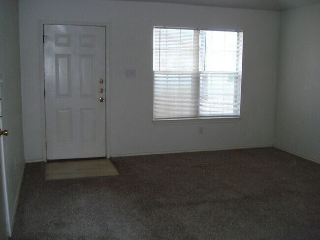 Building Photo - 1402 Pima Trail