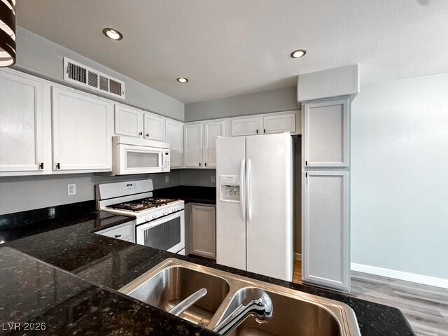 Building Photo - 3090 Tarpon