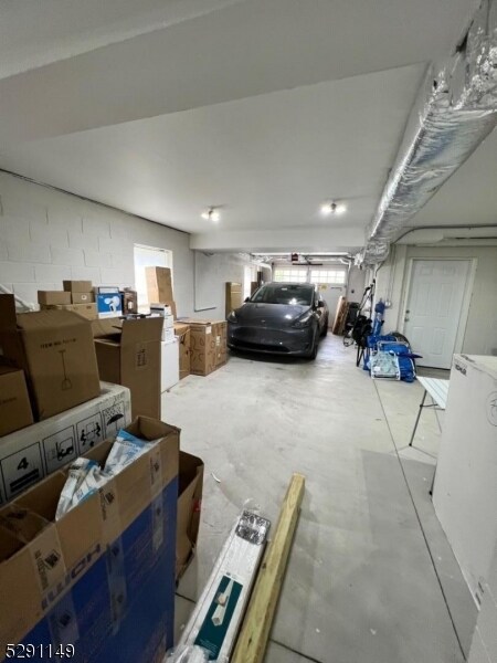 Building Photo - 74 River St