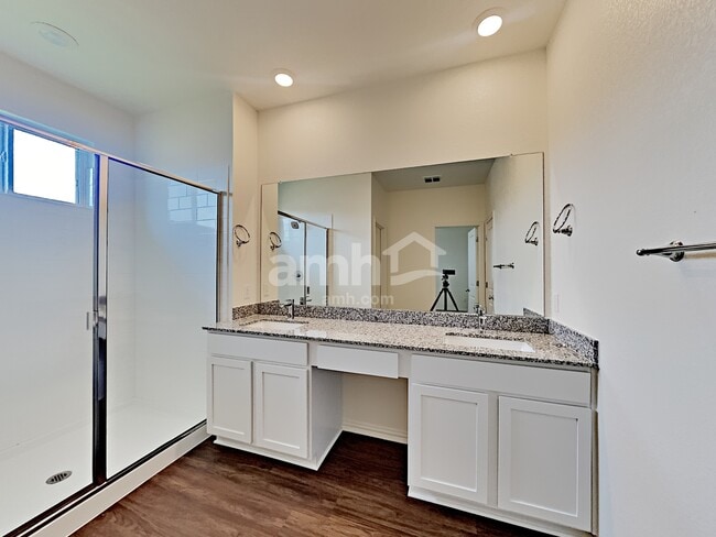 Building Photo - 2722 Meadowood Heights