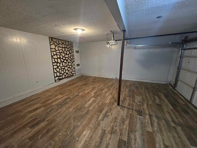 Building Photo - 10318 Independence Ln
