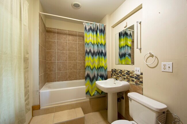 Building Photo - 307 N 31st St