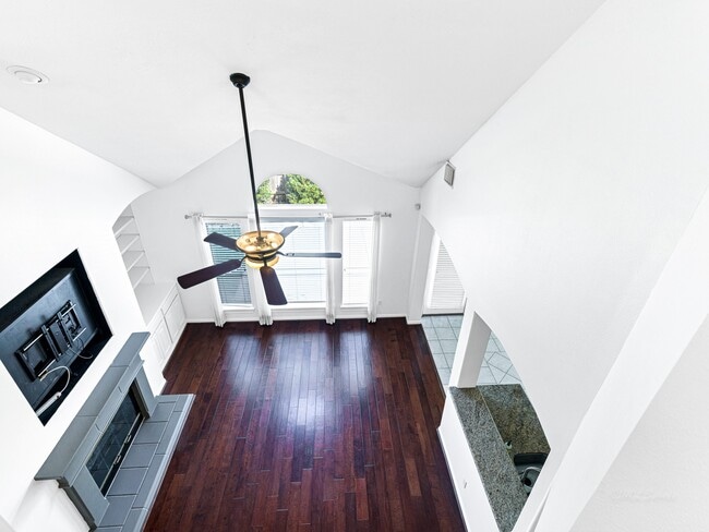 Building Photo - 5407 Lake Pl Dr