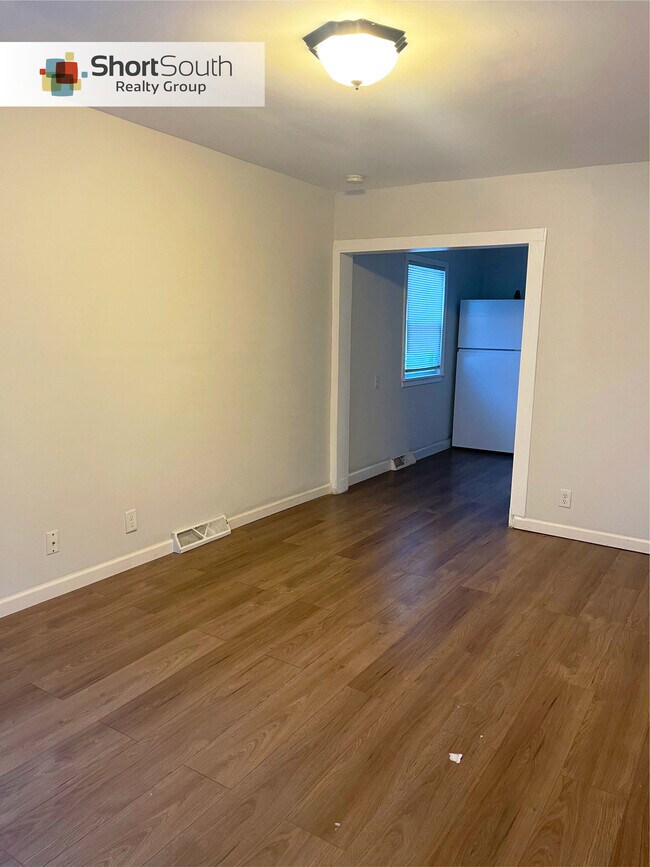 Building Photo - 513 S Fairview Ave