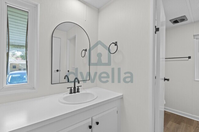 Building Photo - Close to Everything-Lexington! Beautifully Renovated 3-bedroom, 2-bath home in the highly sought-...