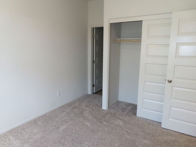 Building Photo - 40585 Melrose Dr