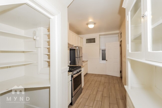 Building Photo - 825 14th St