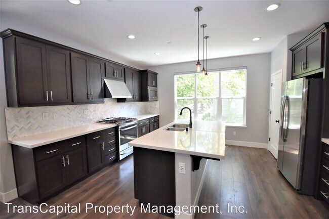 Building Photo - 3 br, 3.5 bath House - 401 10th Street
