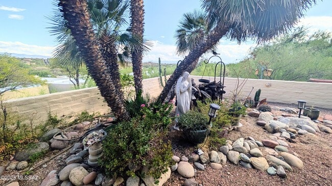 Building Photo - 5085 N Camino Del Lazo