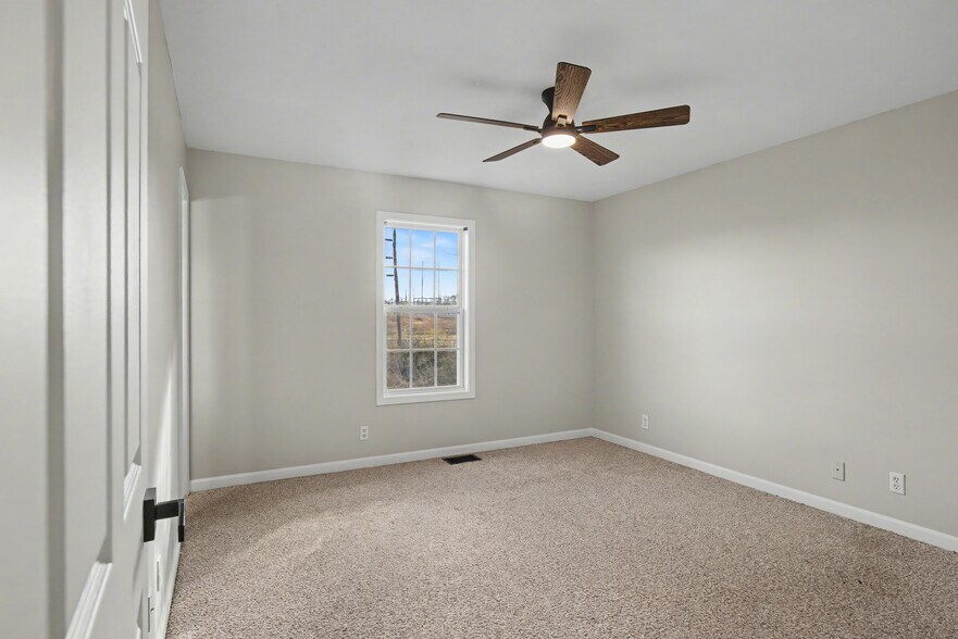 Building Photo - 256 Fritz Cir