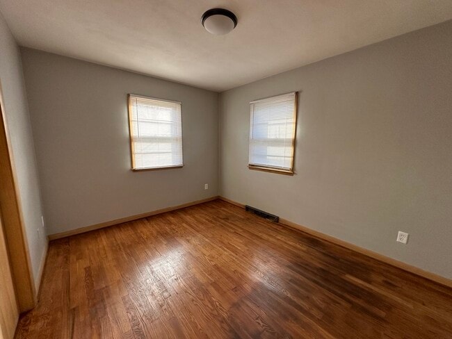 Building Photo - 3207 Mt Vernon Rd SE