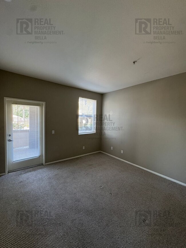 Building Photo - You won't want to miss this!
