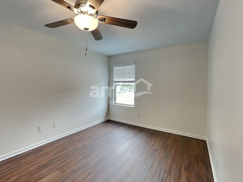 Building Photo - 1279 McGuffey Ln