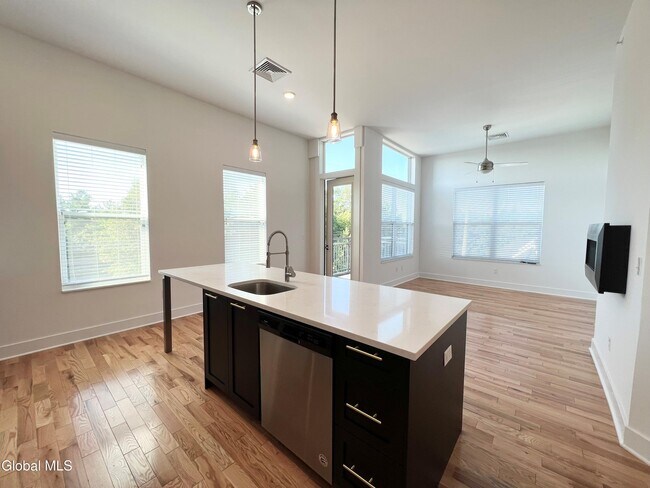 Building Photo - 308 Excelsior Ave