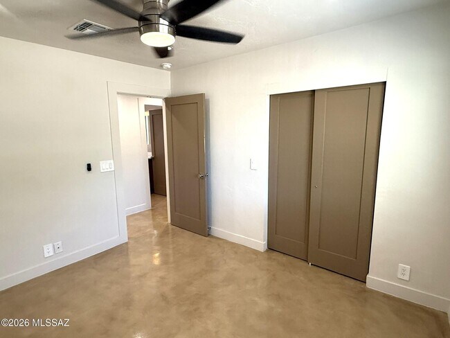 Building Photo - 426 S Stratford Dr