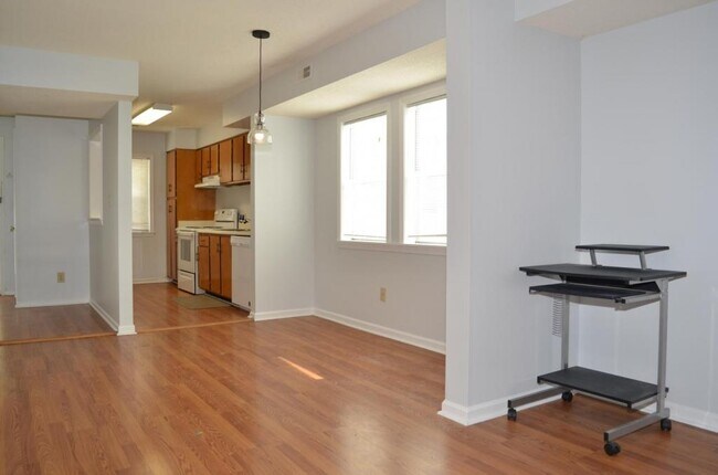 Building Photo - 249 Schultz St