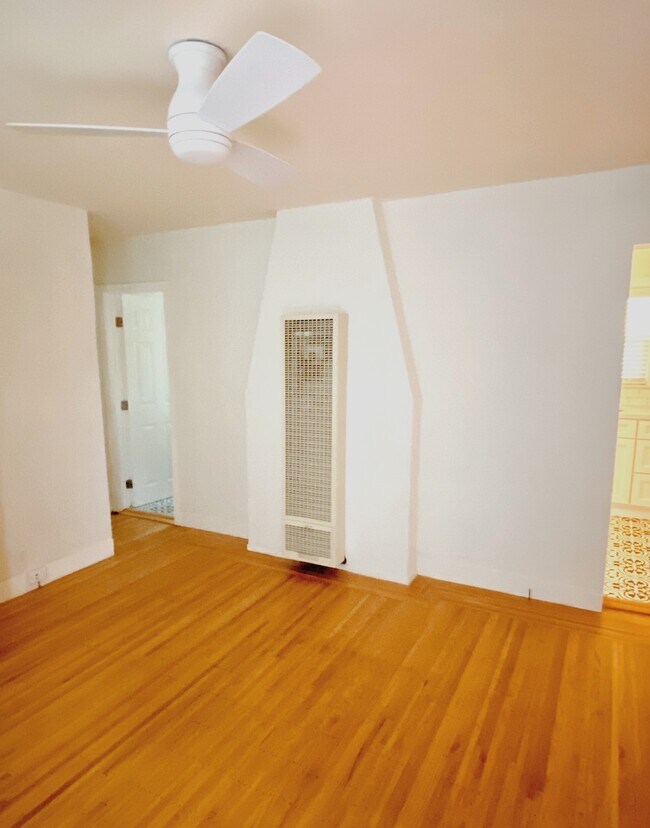 Building Photo - 5715 Genoa St