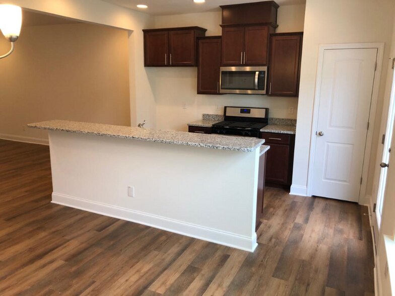 Building Photo - 68 E Porthaven Way