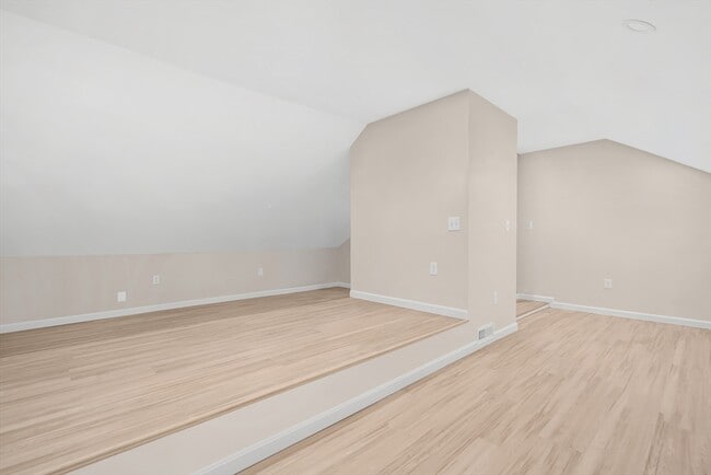 Building Photo - 4 Jericho Rd