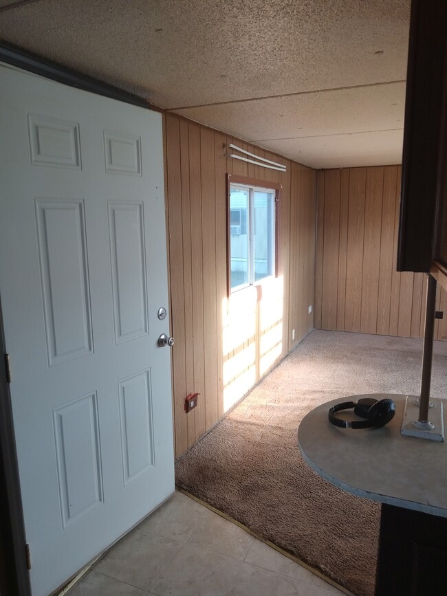 Building Photo - 218 E Denver St