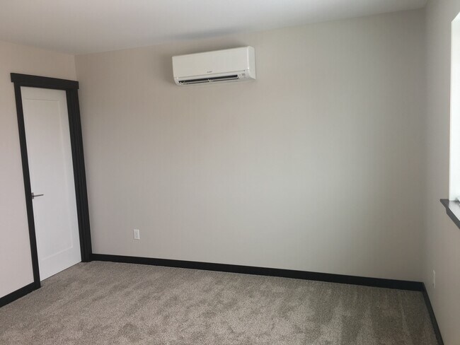Building Photo - 2300 Landon Ln