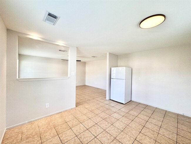 Building Photo - 301 Enid St