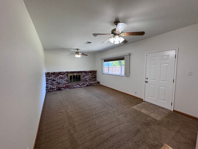 Building Photo - 4642 Hampshire Way