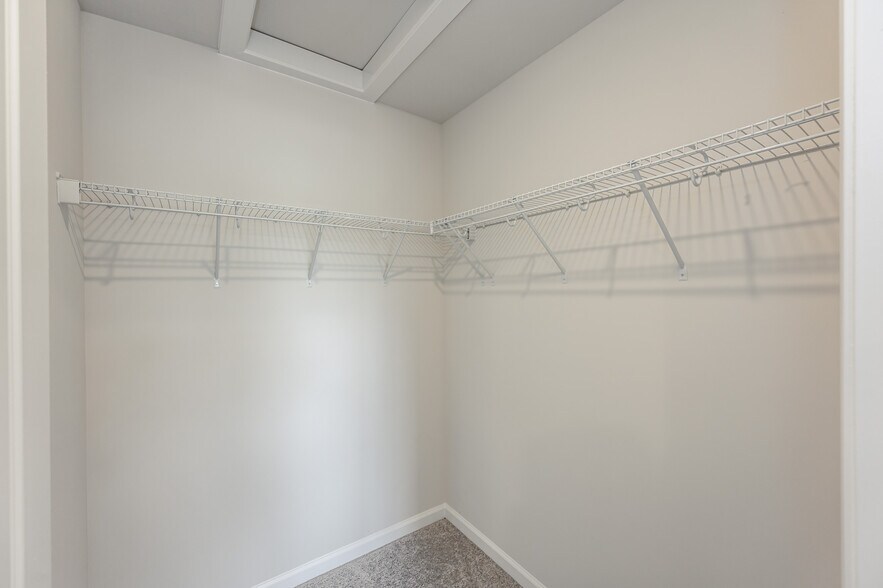 Building Photo - 8757 Whitman Dr