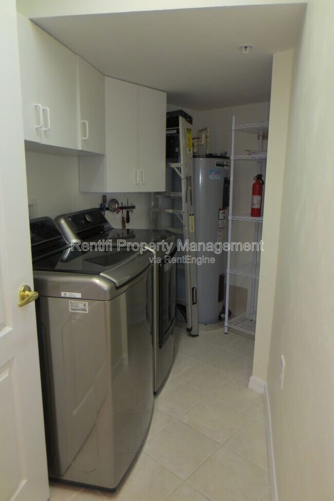 Building Photo - 12090 Summergate Cir