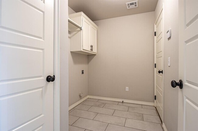 Building Photo - 495 Cherrybark Dr