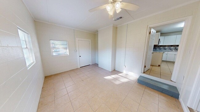 Building Photo - 409 Augusta Ave