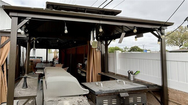 Building Photo - 6472 Brown Cir