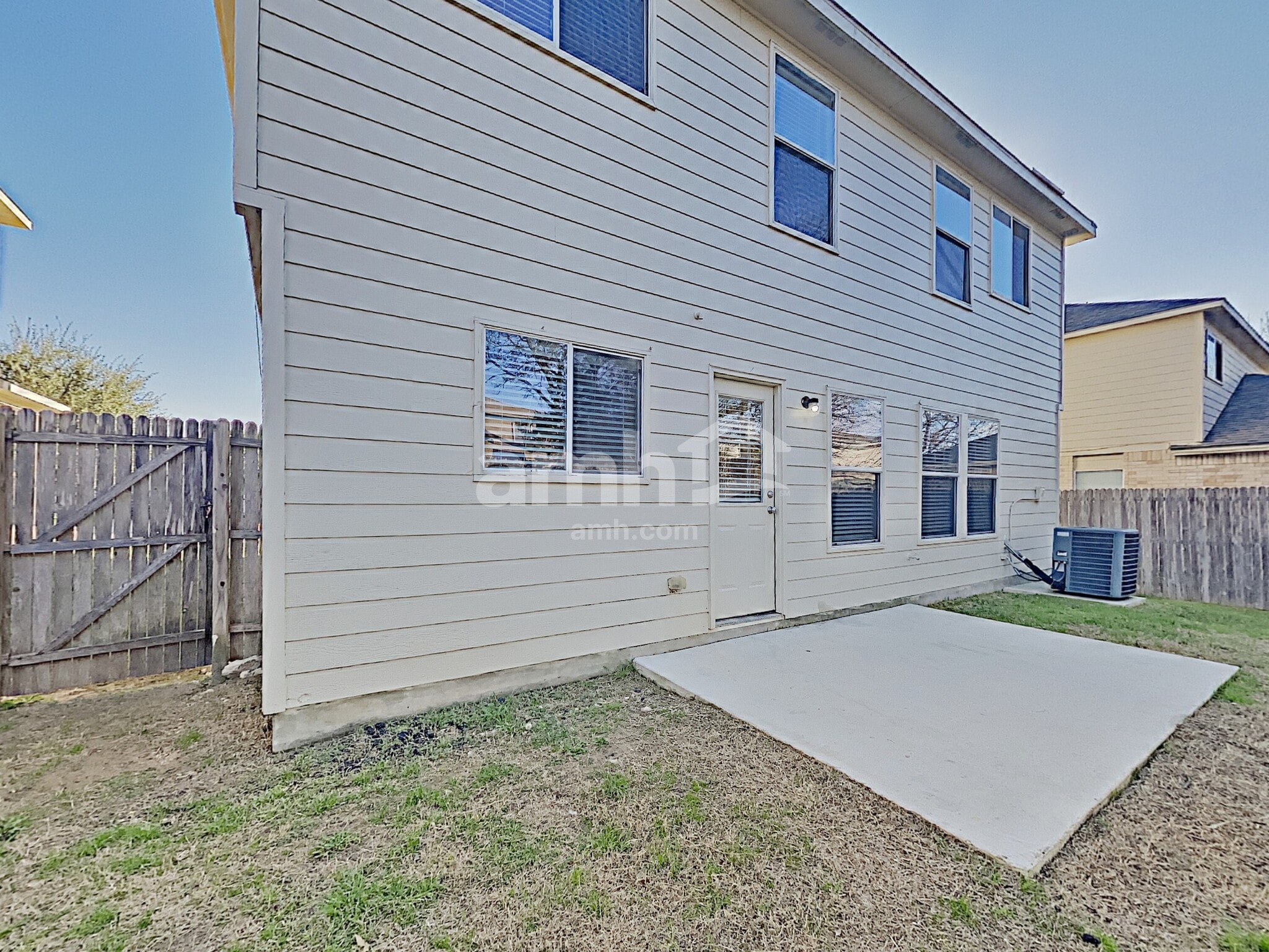 Building Photo - 5839 Sherbrooke Oak