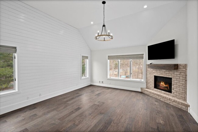 Building Photo - Spacious 4 Bedroom 4.5 Bath Rental in London Woods!