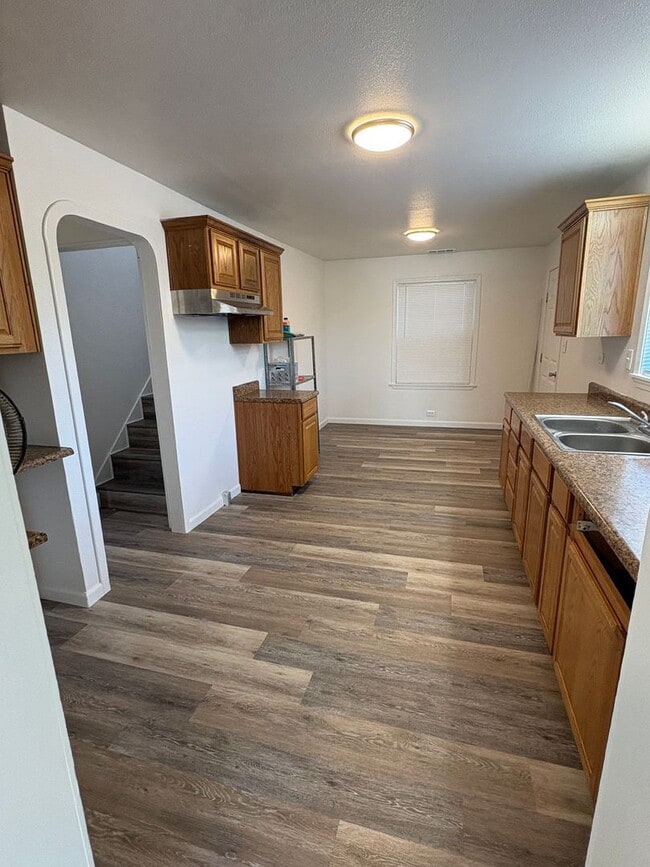 Building Photo - Spacious 3 Bedroom + Office | Updated Flooring | Bright & Inviting
