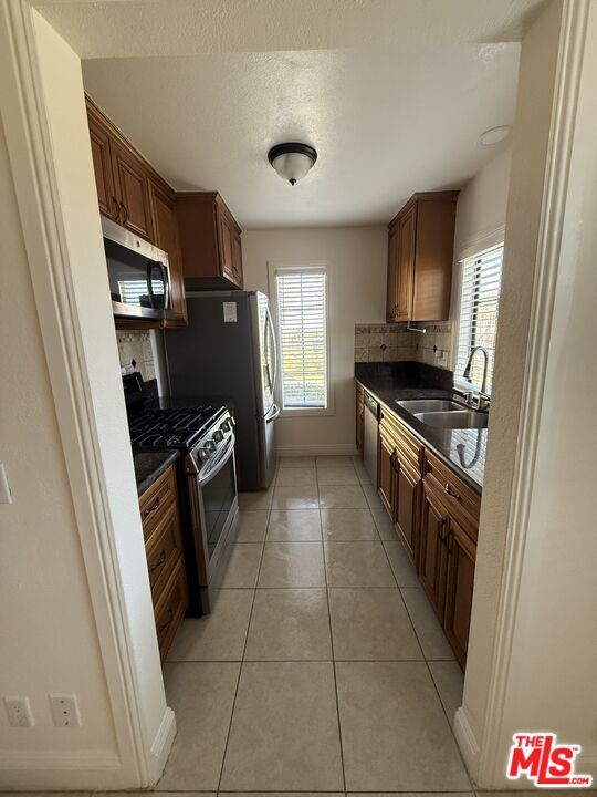 Building Photo - 2554 Olive Dr