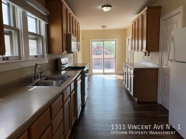 Building Photo - 1311 N Vincent Ave