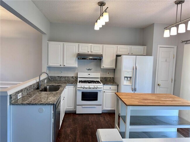 Building Photo - 6004 Falling Water Ct